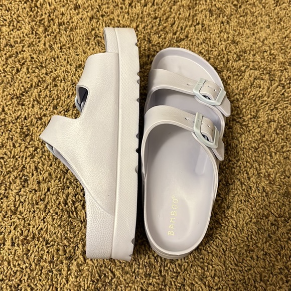 ❇️2️⃣➡️2️⃣0️⃣ 🆕NWT Platform Slide Sandals (10) - Picture 3 of 6